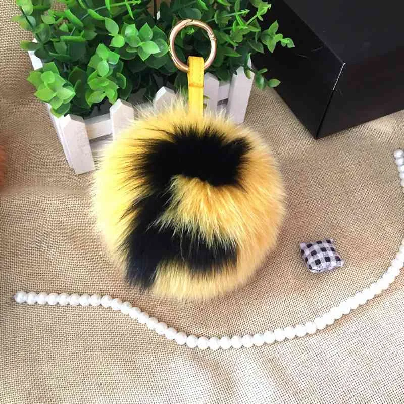 15CM Big Fluffy Initial Pom Keychains Handmade Real Fox Fur Ball Key chains Bag Charm Monster Alphabet Letter Pompoms TKK023304S