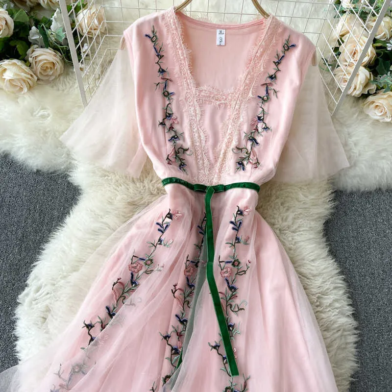 DEAT summer Arrivals Solid Color Mesh Flare Sleeve Square Collar High Waist Embroidery Long A-line Velvet Dress MZ734 210709