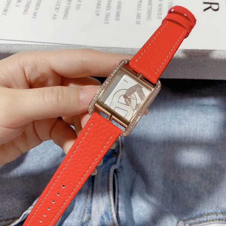 Marque de mode Regardez pour les femmes Lady Girl Crystal Rectangle Style Strap en cuir Quartz Wrist Watch He024629688