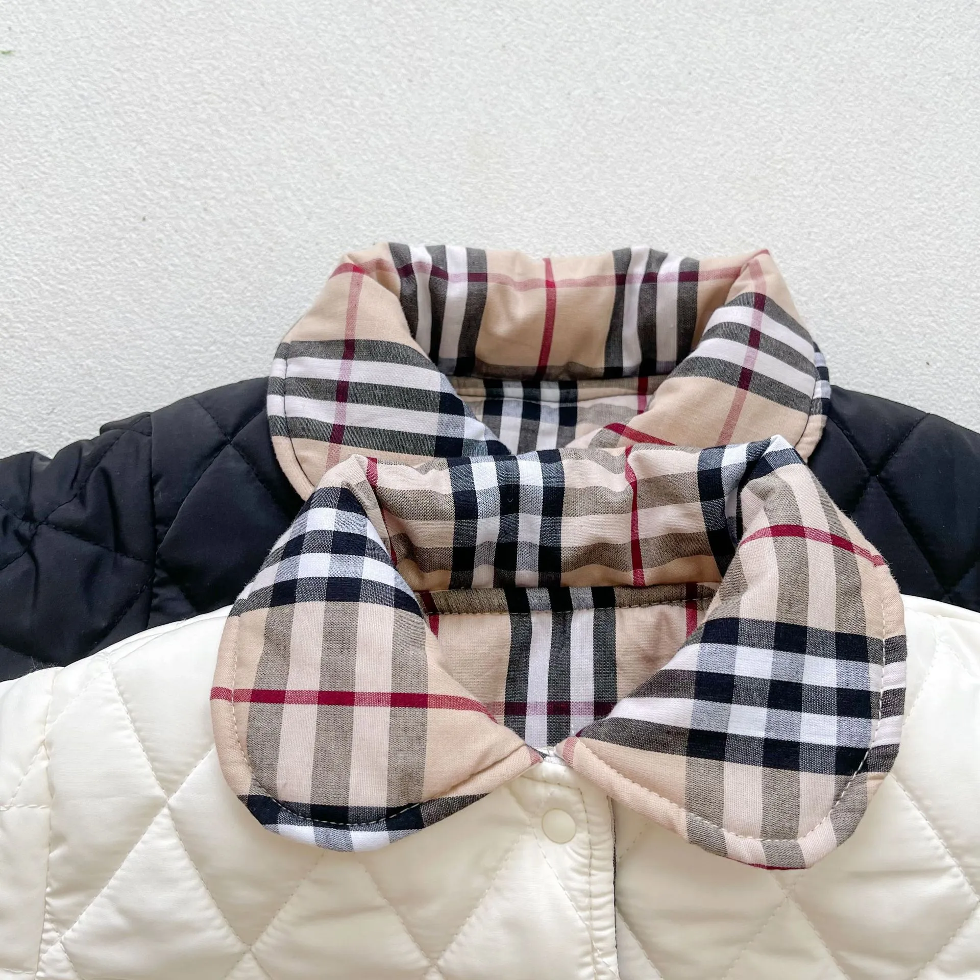 Vestes d'hiver pour bébés de 0 à 3 ans coupe-vent de couleur unie avec veste en coton veste de manteau à carreaux assortie