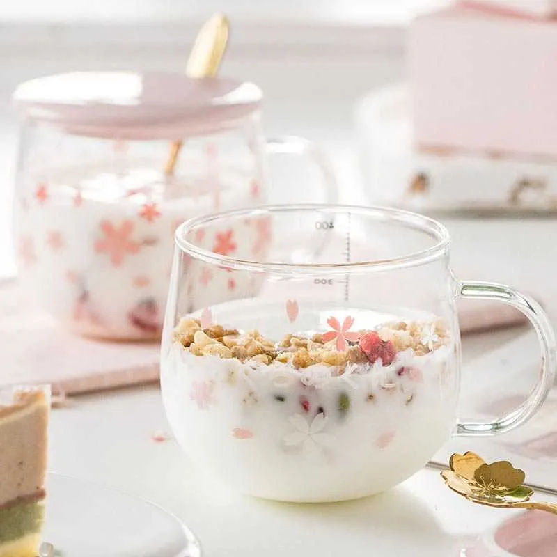 Japan-Stil Glasbecher niedlich rosa Kawaii Trinkgeschirr Milch Kaffee Wasser Tasse Küche Büro zarter Löffel mit Deckel Kirschblütenbecher 210804