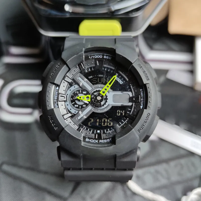 Vendre des hommes de giéments de style extérieur Designer Sports Watch Multifonction Electronics Montreuses-bracelets Relojes Hombre229i