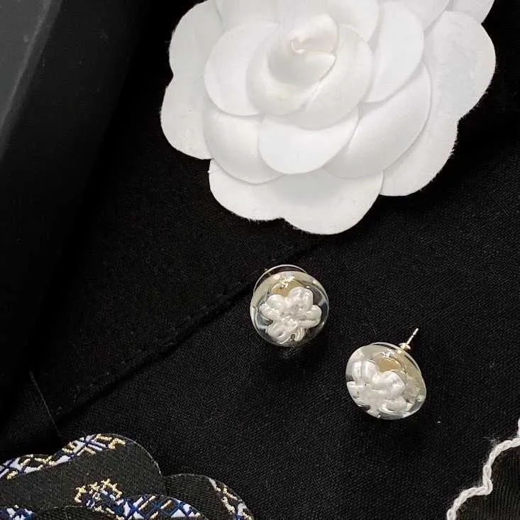 Brand Boucles d'oreilles en marques d'oreilles blanches noires de la mode Brands de fleurs