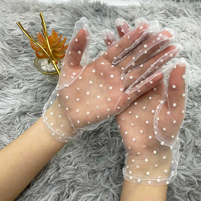 Kvinnor Sexiga Lace Handskar Polka Dot Svart Vit Mesh Tulle Handskar Lady Sommar Solskyddsmedel Mittens För Kör Tunna Spothandskar Y0827