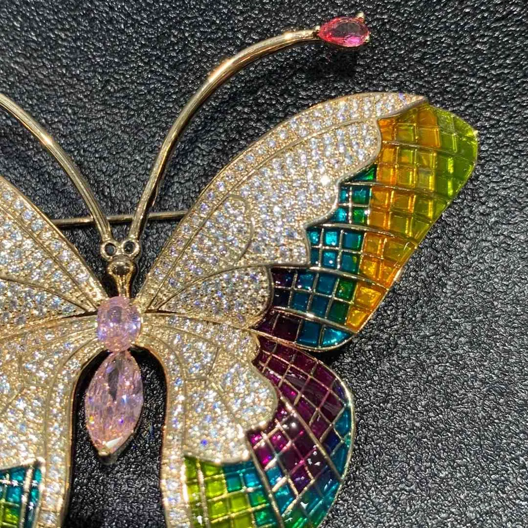 Multi Color Insect Butterfly Broszka 7 * 5.4cm Moda Kobiety Biżuteria dla Dress Coat Decoration Miedź z cyrkonikiem sześciennym