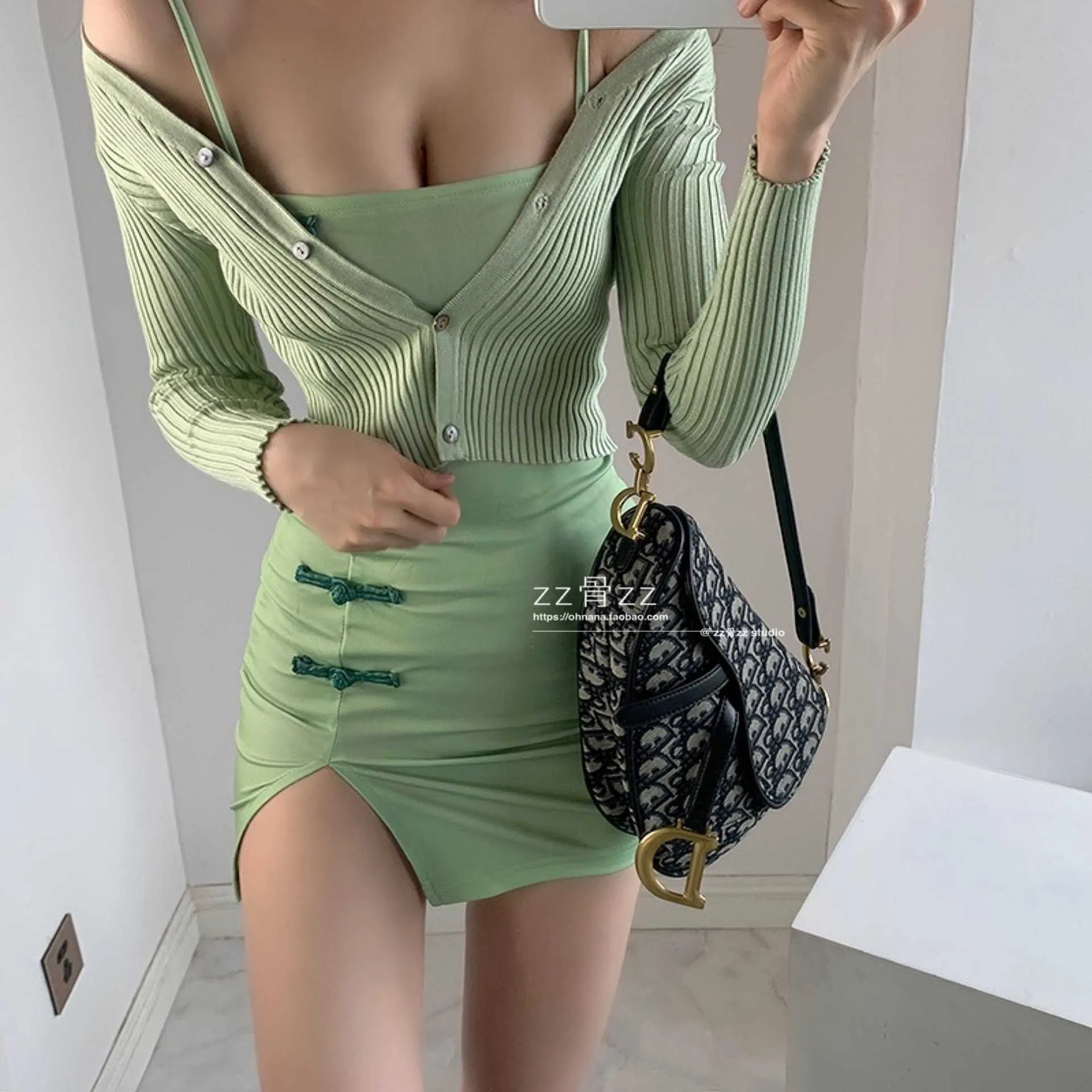 Womengaga Çin tarzı seksi sonbahar kış straplez baz mini yeşil elbise düğmesi ince cheongsam kadınlar r599 210603