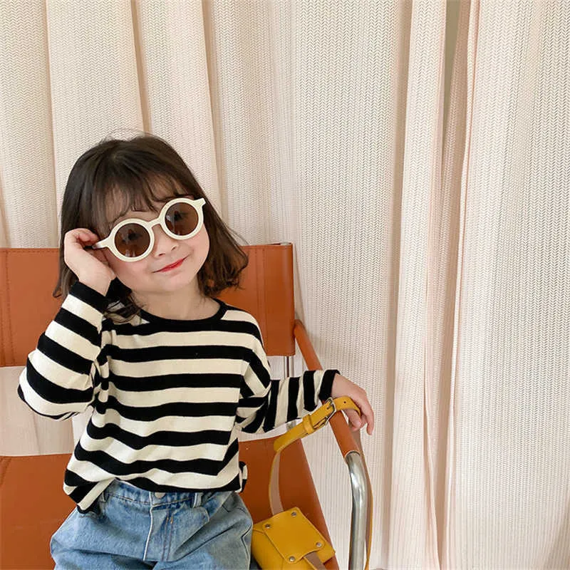 Весна мода девушки полосатый с длинным рукавом футболки корейский стиль Свободные Все-матча Детские топы 1-7Y 210615
