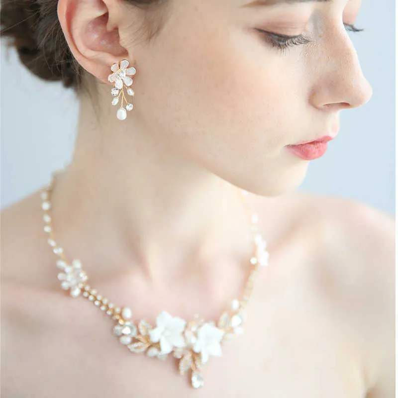 Délicat collier de mariée florale avec boucles d'oreilles perles d'eau douce femmes bijoux à la main mariage bal ensemble de bijoux H1022