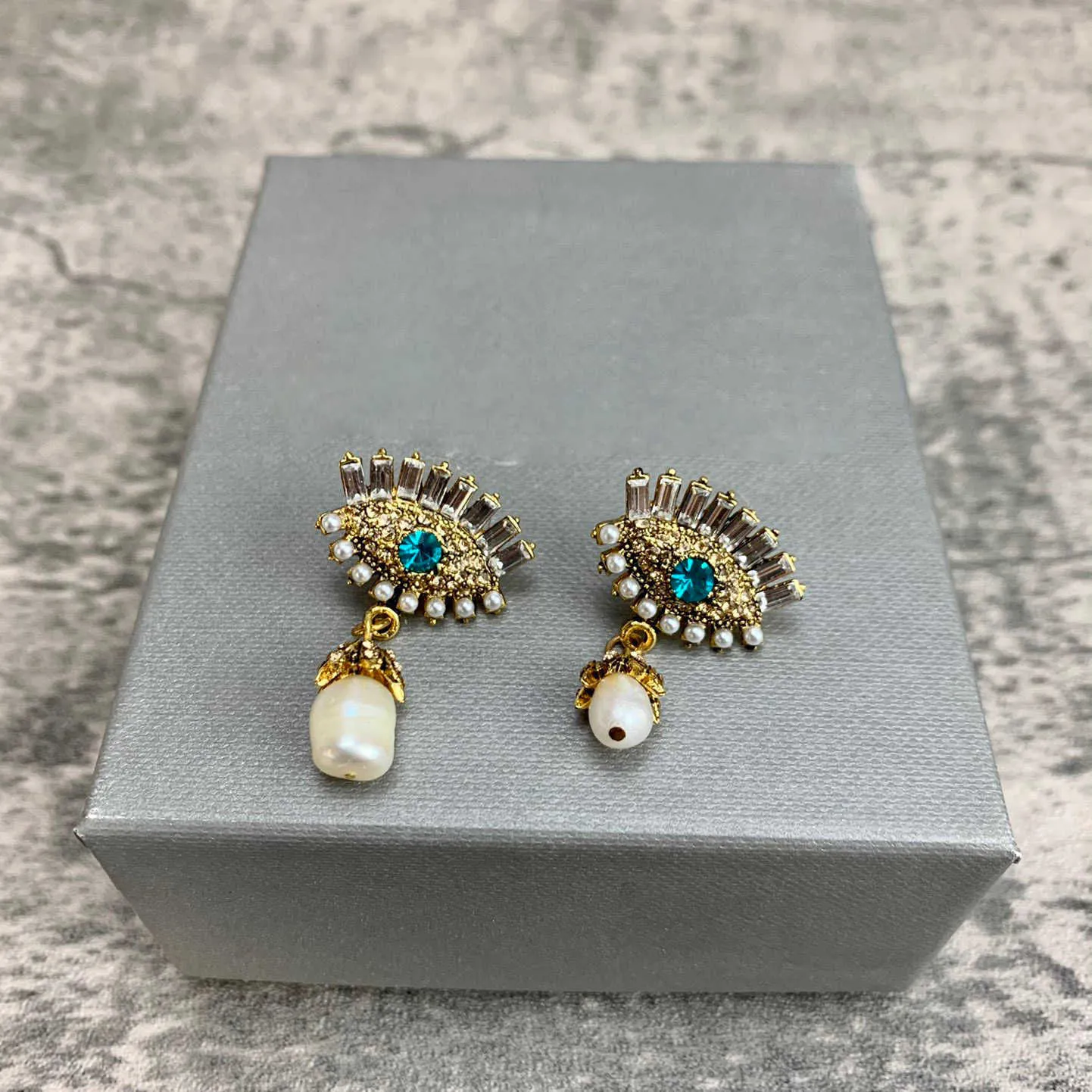 Brand Yellow Gold Color Fashion Jewelry Woman Pearls Earrings Evil Eyes Party High Quality Vintage Drop Pearls Stud Earrings6473982