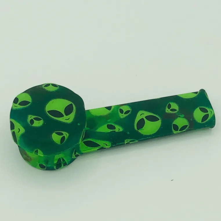 Pipa da fumo in silicone con testa aliena verde con coperchio in metallo4888964