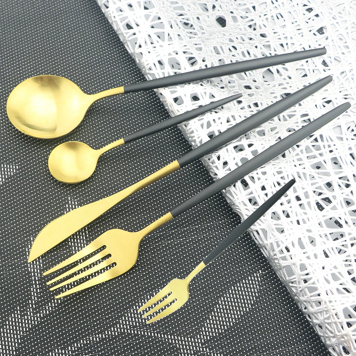 36 pezzi set di posate in oro coltelli da cena forchetta torta dessert cucchiaio da caffè stoviglie posate set di posate in acciaio inossidabile 210318
