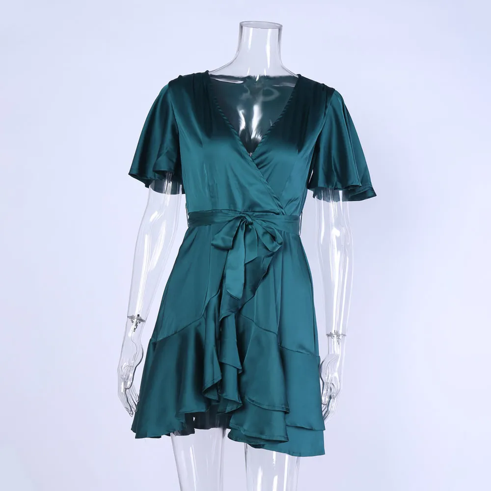Женщины Deep V-образных шейных оборками Мини-платье Зеленый атлас Sashes Низкорезание асимметричные короткие платья Vestidos летняя вечеринка одежда 210517