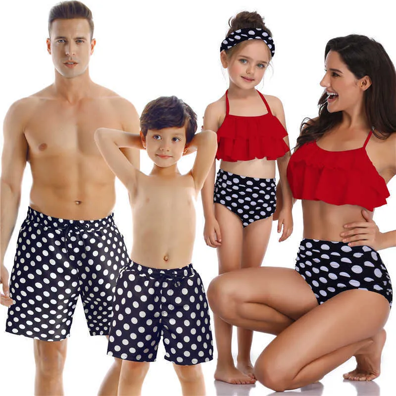 HH Maillots de bain pour femmes Famille Matching Girls Maillots de bain Père Mère et fille Son Beach Shorts Bikini Swim Sets 210724