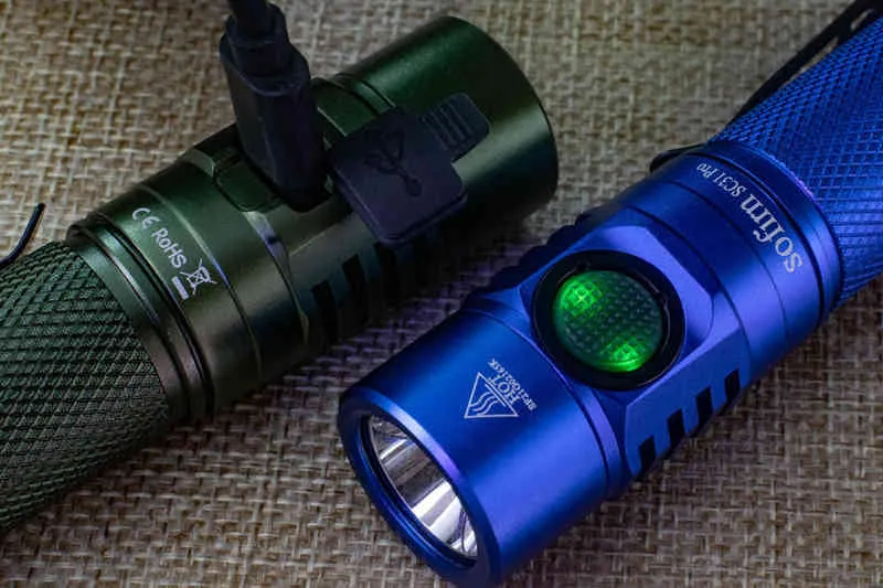 Sofirn SC31 Pro SST40 Strong 2000lm LED Flashlight 18650 Torch USB C القابلة لإعادة الشحن Anduril UI اللون الأزرق اللون الأسود 211227272P