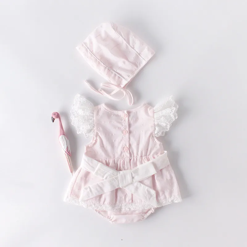 Baby tjejer kläder söt rosa spets romper sommar spädbarn barn flygande ärm märke jumpsuits + lock prinsessa outfits 210429