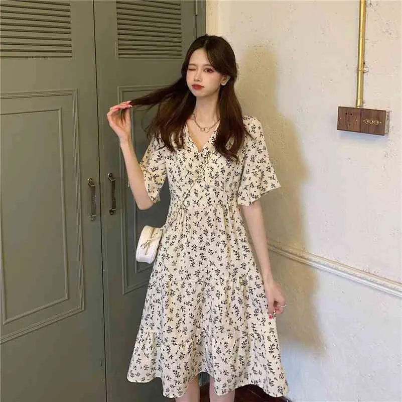 Kimutomo Doux Floral Dress D'été Style Français Élégant Col En V Manches Courtes Flare Minceur Taille Haute En Mousseline De Soie Vestidos De Mode 210521