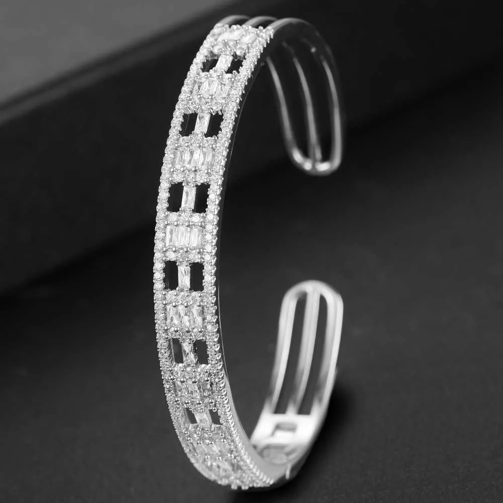 Kellybola Cubique Zircon Personnalité Fine Sculpture Bracelet Femmes Bracelet Top Qualité Meilleur Cadeau pour Amis Amant Unexpect Surprise Q0720