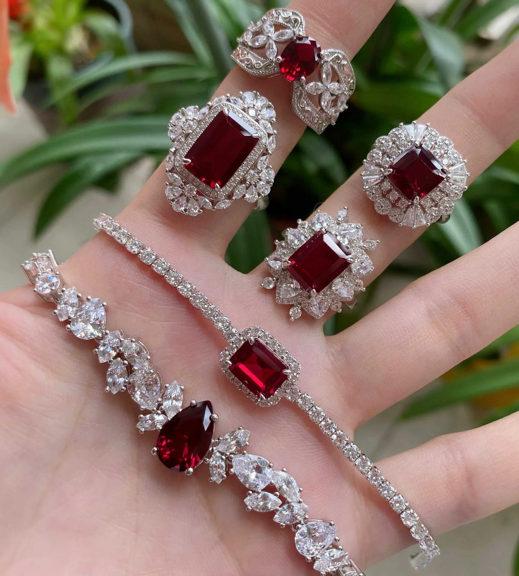 مجموعة مجوهرات فضيات 925 النقية للنساء Red Ruby Gemstone المجوهرات الطبيعية مجموعة الأركان الدائرية الحزب المجوهرات set4537252