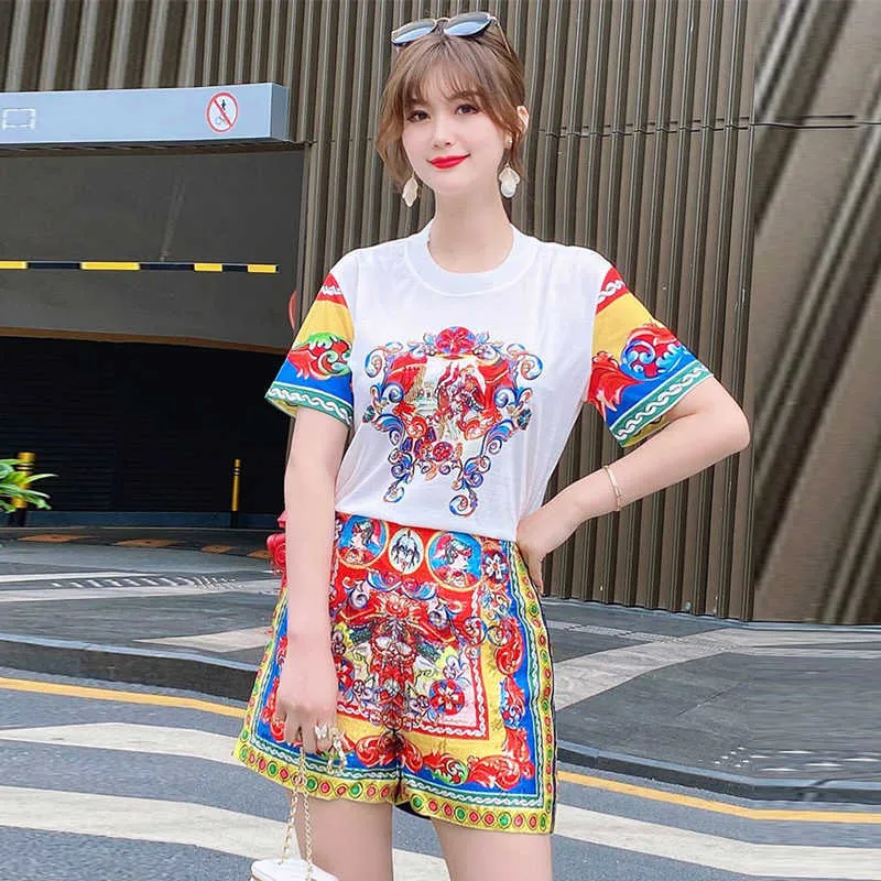 Fashion Summer Runway Set Kvinnor Elegant Kortärmad Vintage Print Beading Tshirt och Shorts Suit Casual TwinSet 210601