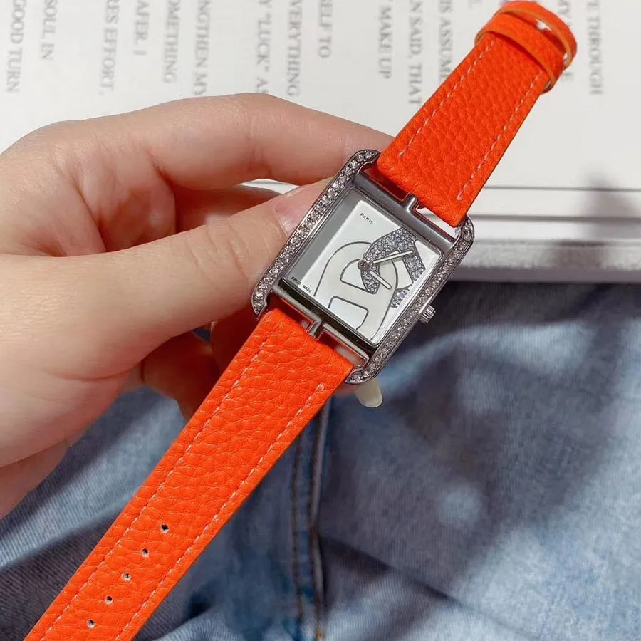 Marque de mode Regardez pour les femmes Lady Girl Crystal Rectangle Style Strap en cuir Quartz Wrist Watch He024629688