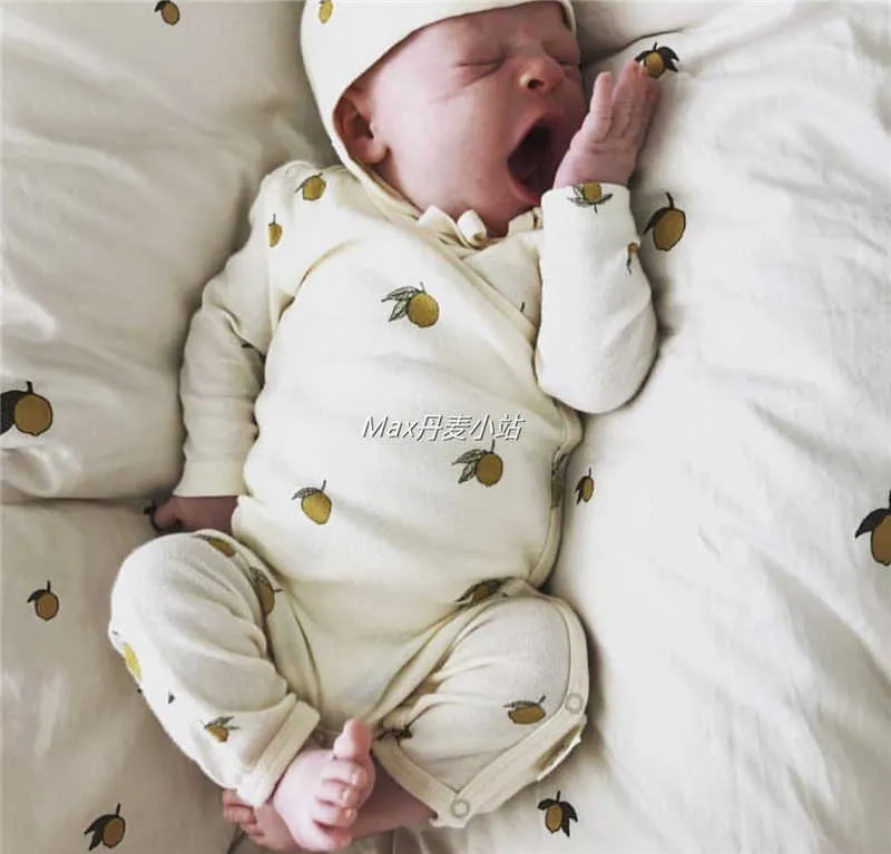 KS födda babybibs ​​gjorda av ekologisk bomull högkvalitativ körsbärsblomma mönster Bib + hattar som matchar 210619
