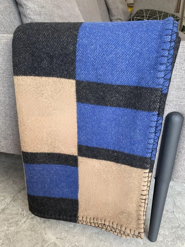Coperta in cashmere con lettera uncinetto scialle in morbida lana portatile caldo divano scozzese da viaggio in pile lavorato a maglia coperte a mantella 130x180 cm