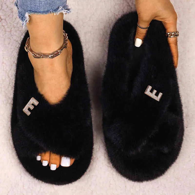 Damskie Faux Fur Slides Pantofle Zimowe Luksusowe Rhinestone Letter E Designer Crystal Fur Sandały Klapki Klapki Mieszkania Snakers Buty Y1120