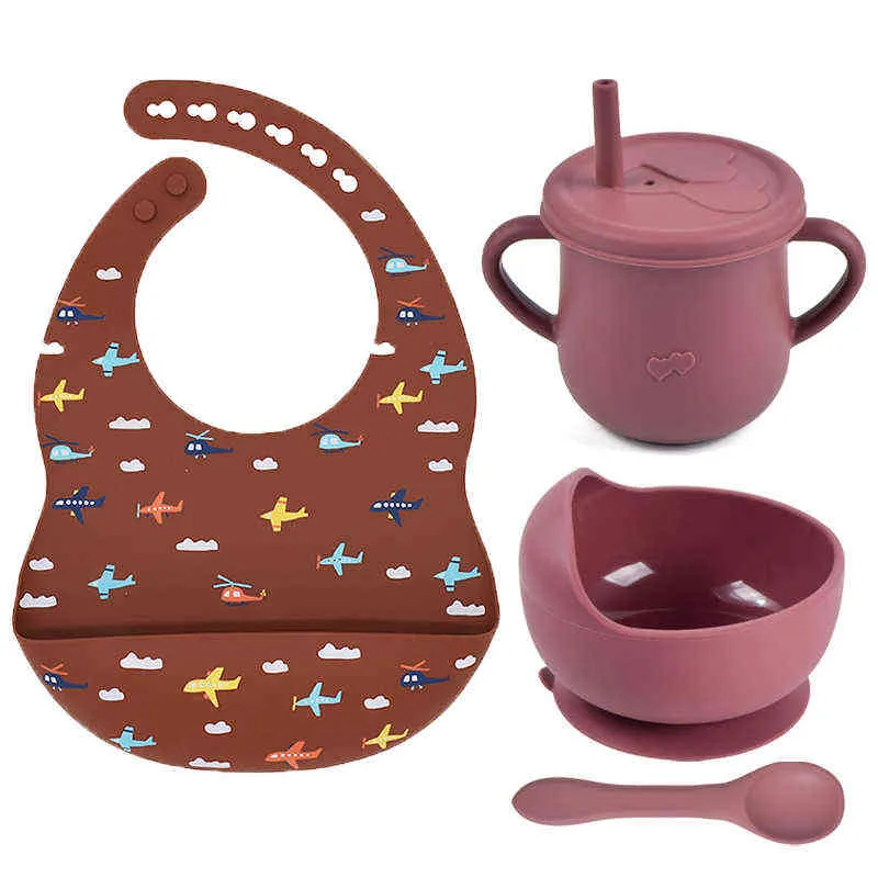 4 stksSiliconen Baby Cup Servies Set Waterdicht Hart Afdrukken Bib Food Grade Cup Non-Silp Zuignap Kom voeden Servies 211027