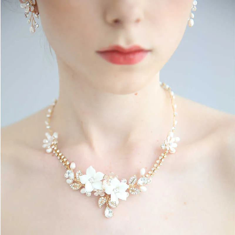 Delikatny kwiatowy Naszyjnik ślubny z kolczykami Perły słodkowodne Kobiety Biżuteria Handmade Prom Biżuteria Zestaw H1022