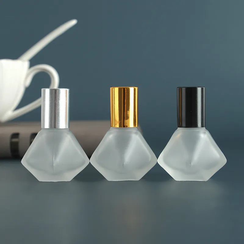 Vente en gros 8 ml voiture désodorisant suspendu diffuseur de parfum vide bouteille en verre dépoli pour huiles essentielles décoration automatique