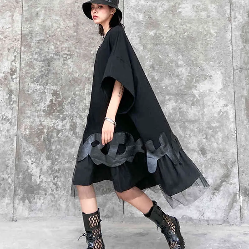 [eam] المرأة شبكة سوداء رسالة كبيرة الحجم اللباس جولة الرقبة نصف كم فضفاضة صالح الأزياء الربيع الصيف 1DD6141 210512