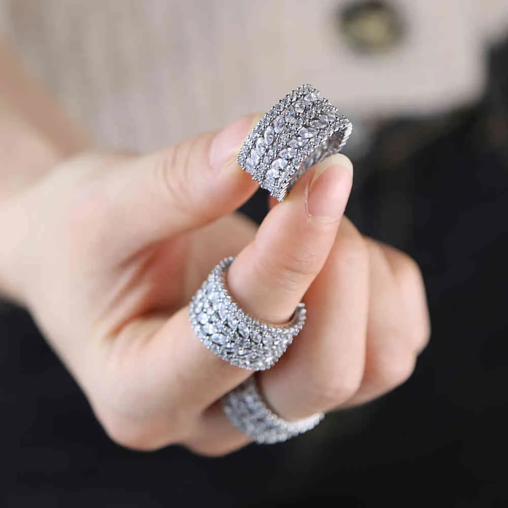 anello di fidanzamento con foglia di zirconi bianchi ghiacciati donna fascia di eternità con zirconi placcati in argento