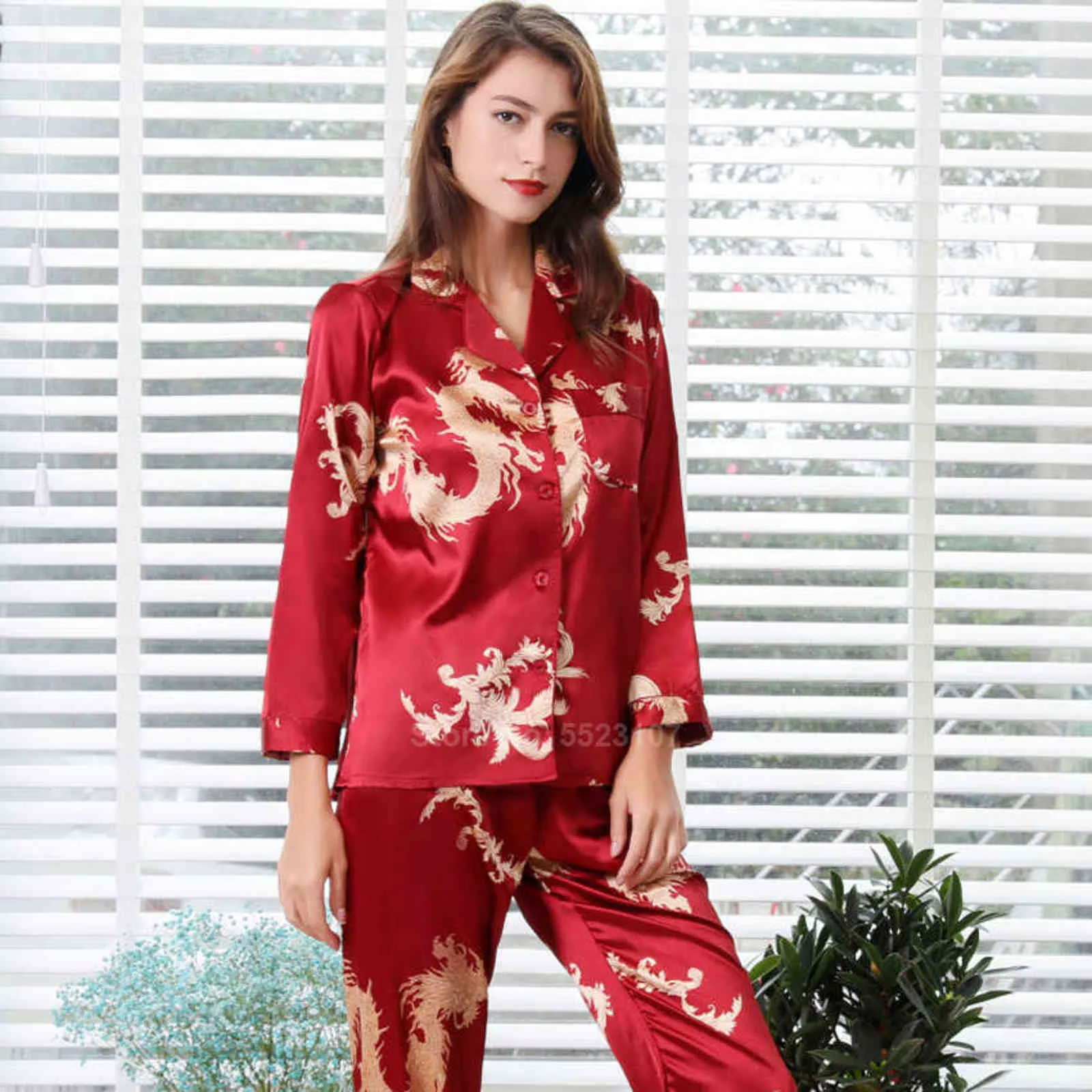Kvinnor silke satin pyjamas set 2st full ärm topp byxor kinesisk stil år drake print lounge män par pyjamas pjs 211112