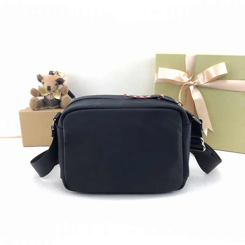 Unisex Designer Messenger Bag Fashion Umhängetaschen Brieftaschen Strand Wandering Rucksack Handtasche Top -Qualität Münzbringe Größe 22Cm290f