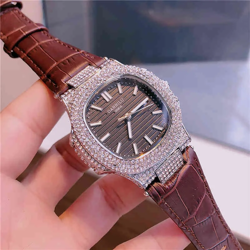 2021 Quartz Horloge Volledige Diamond Horloge Lichtgevende Lederen Populaire Business Mode Mannen Sporthorloges