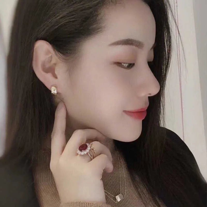 Nieuw merk Pure 925 Sterling Silver Jewelry for Women Rose Gold Earrings Luxe Gold Clip Ear Stud Oorringen Design Summer1100886