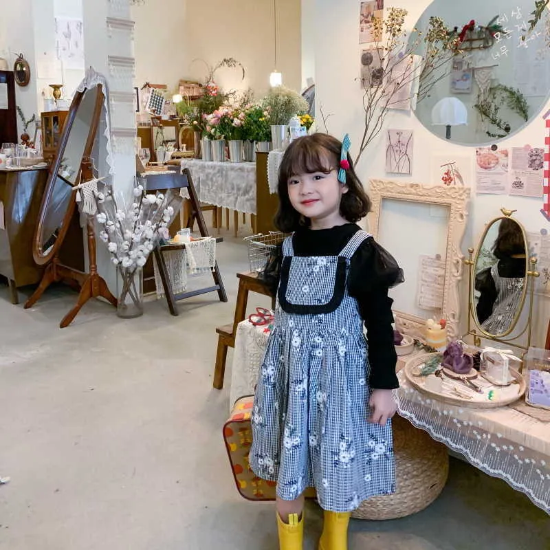Frühling koreanischen Stil Baby Mädchen 2-teiliges Set schwarzes langes T-Shirt + Blumen karierte Overalls Kinderkleidung E689 210610