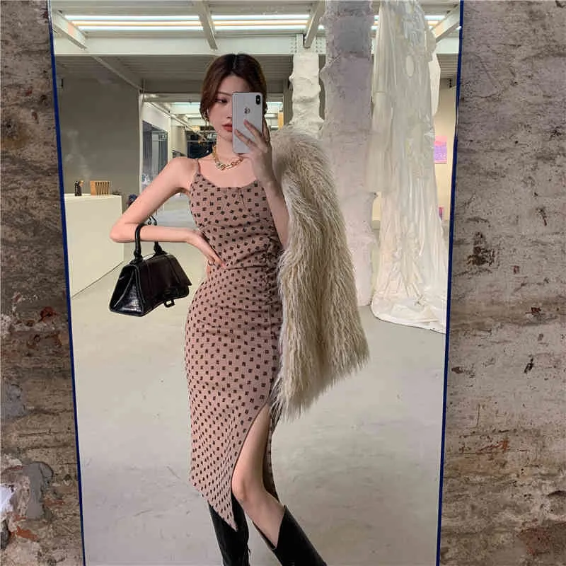 Moda Sexy Sling Chic Dress Kobieta Split Ends Slim Bloting Zewnętrzny Łańcuch Długa Spódnica Torba Wiosna Hip 210520