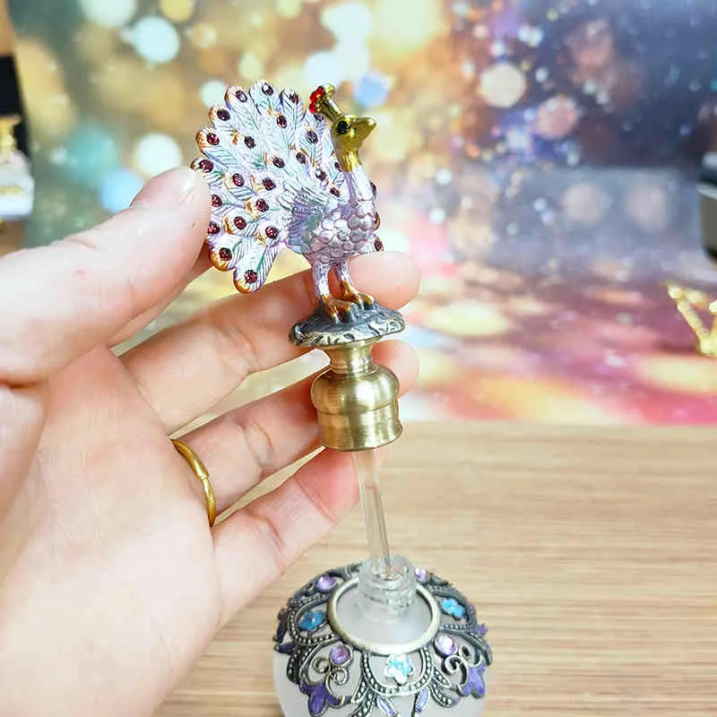 40ml Metal Peacock Essentail Attar Oil Perfume Bottle Tom Refillerbar Glass Stopp Present Fabriksuttag # 81189