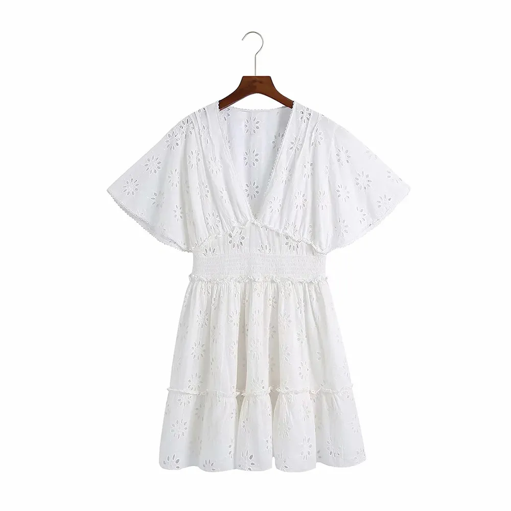 BBWM Été Ajouré Brodé Mini Robe Femmes Manches Courtes Taille Élastique Blanc Robes De Broderie Vintage Robe À Volants 210520