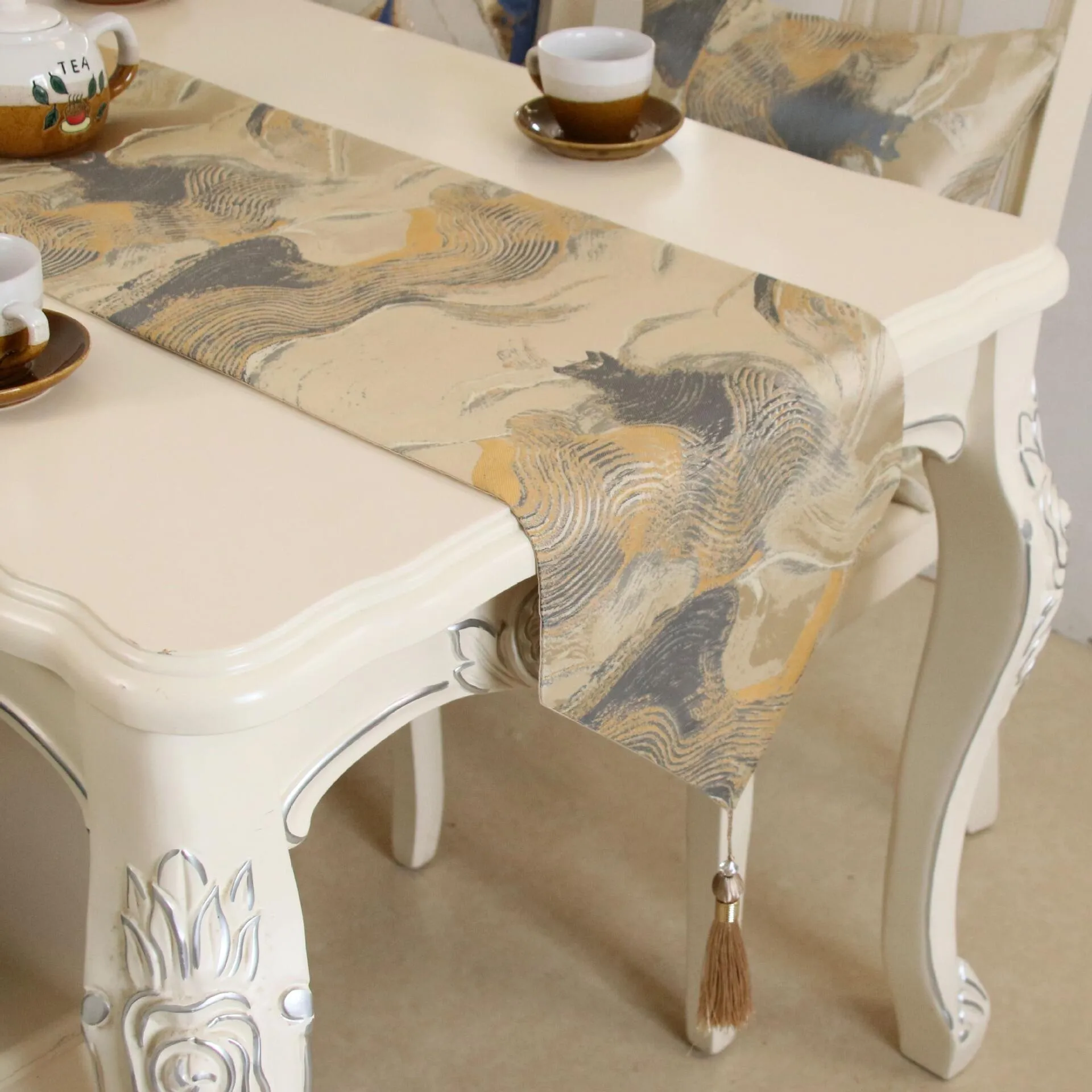 Нордическая таблица роскошные чернила рендеринг рендеринг кисточка Жаккард -стол с покрытием чайный стол