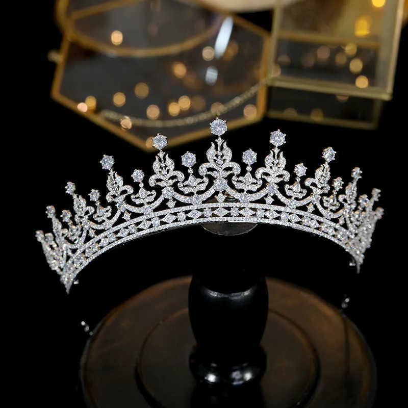Tiaras Classic Queen Crowns Style Luksusowe Panny Młodej Tiaras, Ślub Korona Hair Hair Heats, Hedding Sukienka Parada Biżuteria X0625