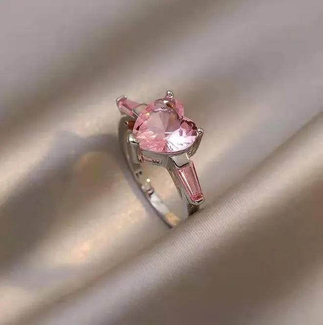 Ins Dolce e carino Anelli nuziali Gioielli di moda Argento sterling 925 Riempimento a forma di cuore Topazio rosa Pietre preziose con diamanti CZ Promessa Eternità337R