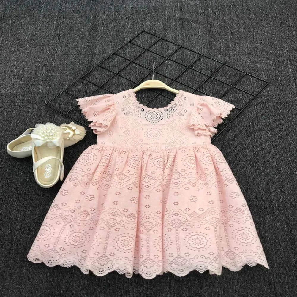 Le ragazze all'ingrosso si vestono in stile estivo in pizzo con maniche svasate Papillon in cotone scava fuori i vestiti bambini principessa E1949 210610