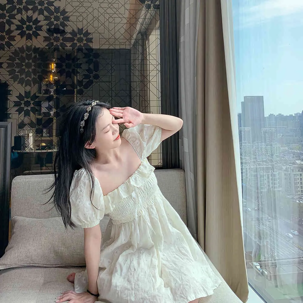 Kvinnor Sommarkluk Koreansk Elegant Ruffles Puff Sleeve Vestidos Vintage Sweet White Robe Square Collar Floral Mini Dresses 210519