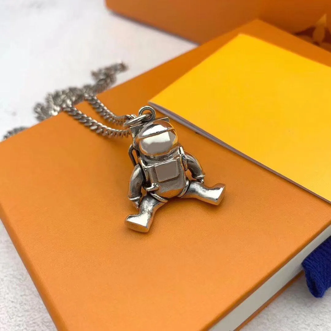 robot Keychains Stainless Steel astronaut Key Holder Brown Necklace Car Key Chain Ring Holder Buckle Keychain Designer Lovers Car Handmade Pendant Accessories