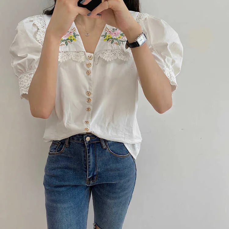 Korejpaa Women Shirt Summer Korean Retro Gentle Embroidery Flower Lace Stitching Lapel Single-Breasted Puff Sleeve Blouses 210526