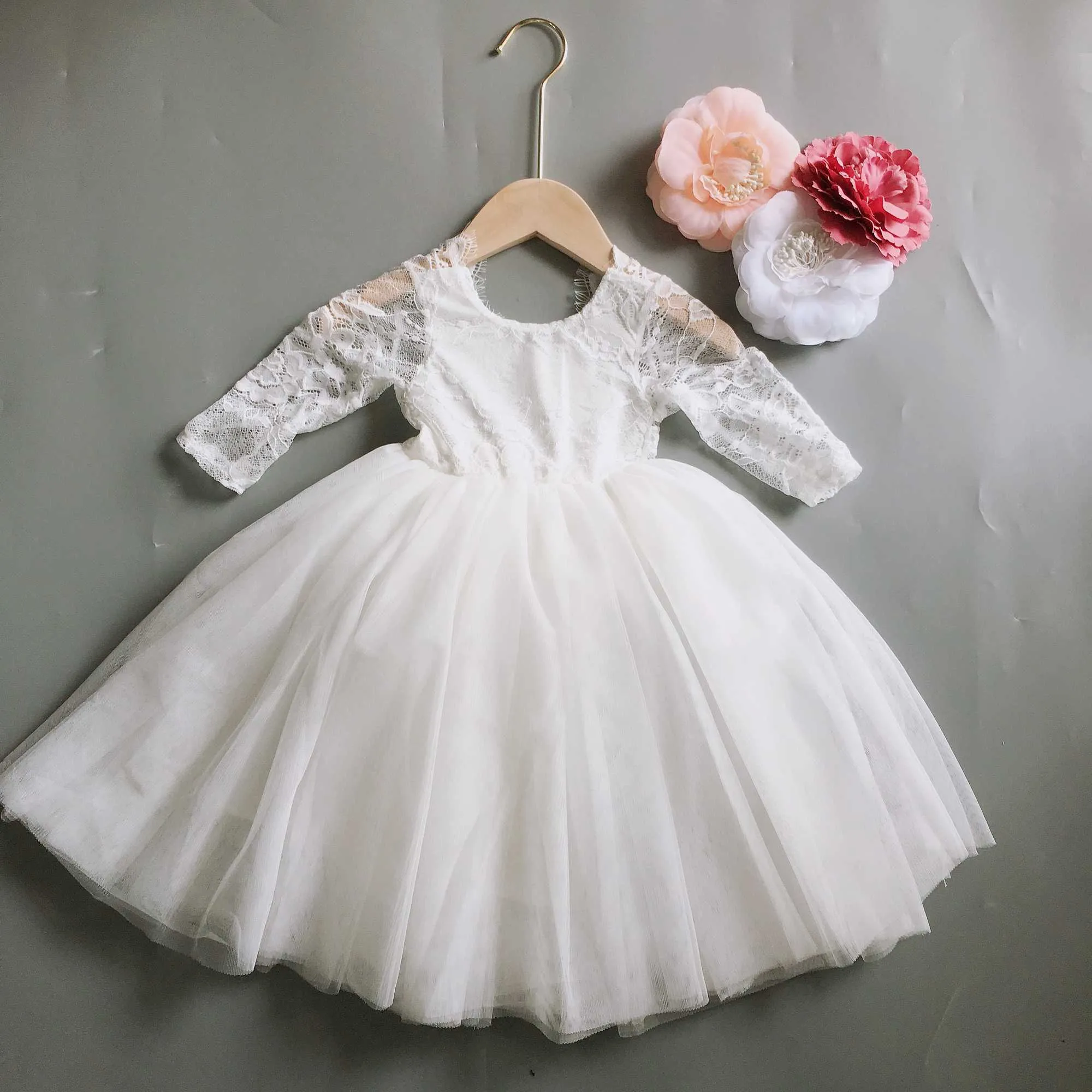 Born Flower Mädchen Spitzenkleid Schönes Langarm-Tüll für Party Vintage Kinder Weißes Blumenhochzeitskleid 210529