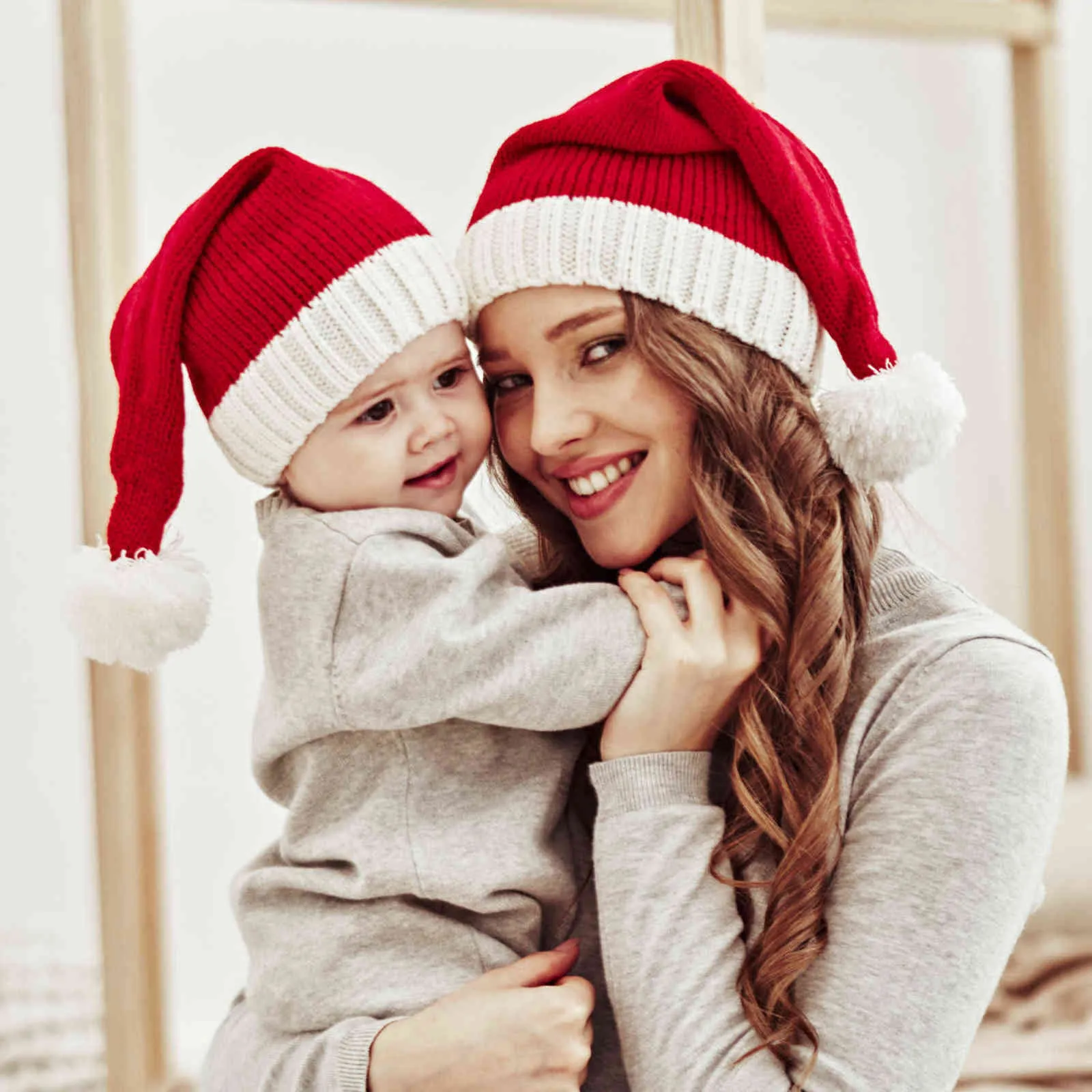 Ny mode höst / vinter hatt med fuzzy boll förälder-barn stickad mössa jul varm hatt för baby 1-3 år gammal och vuxen Y21111