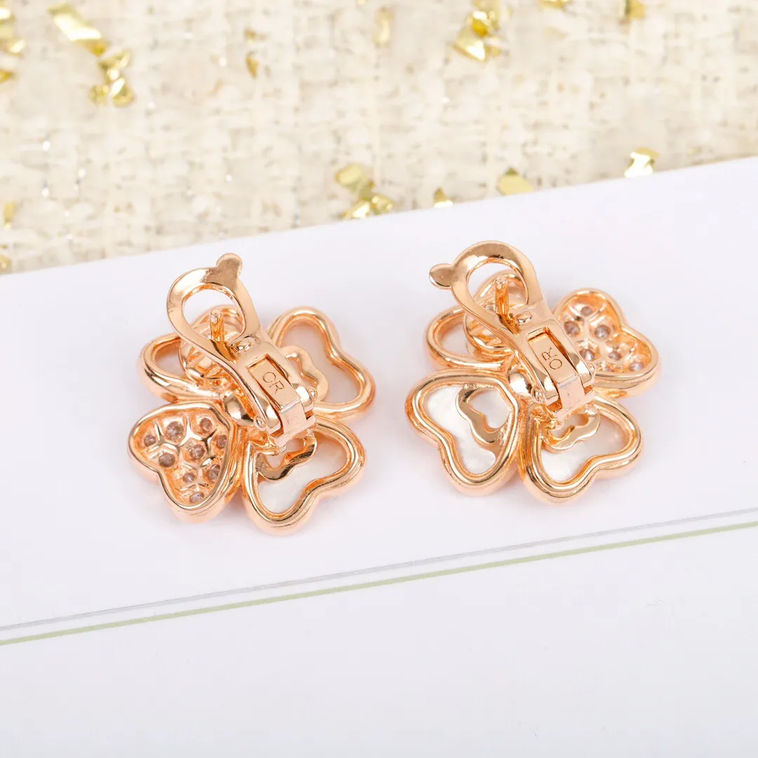 Nytt toppkvalitetsberömt varumärke Fashion Party Jewelry Earrings for Women Rose Gold Color 4 Hearts 4 Leaves Flowers Ear Pin285Z